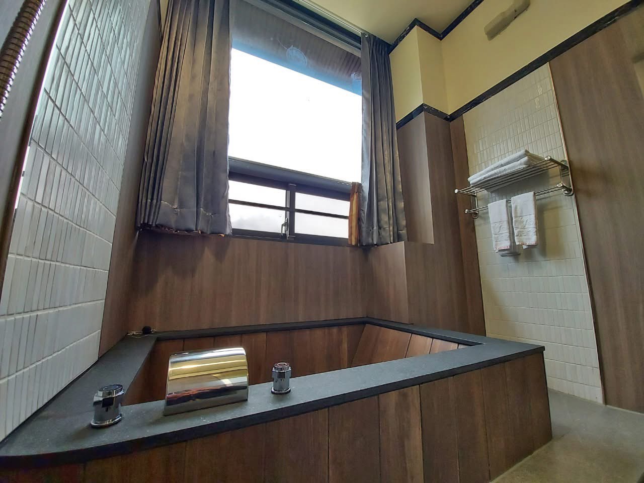 LINE_ALBUM_四季沐雲請人房_251006_2